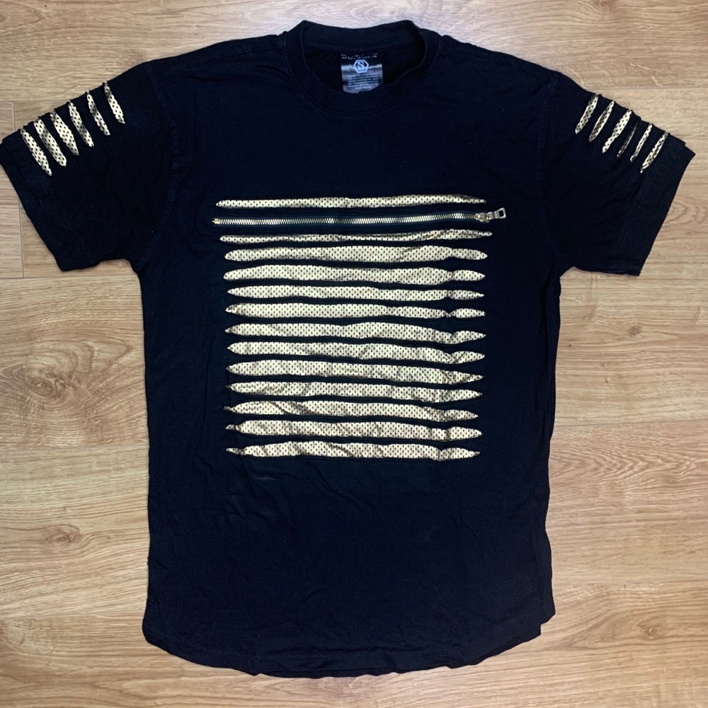 SWITCH REMARKABLE BLACK AND GOLD ZIPPER TEE